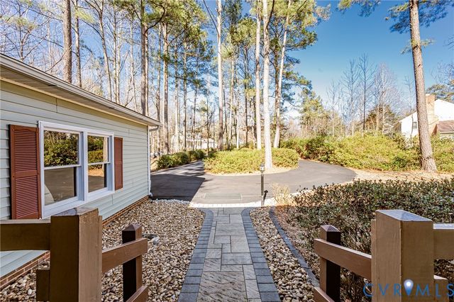 3419 S Hairpin Dr, Quinton, VA 23141