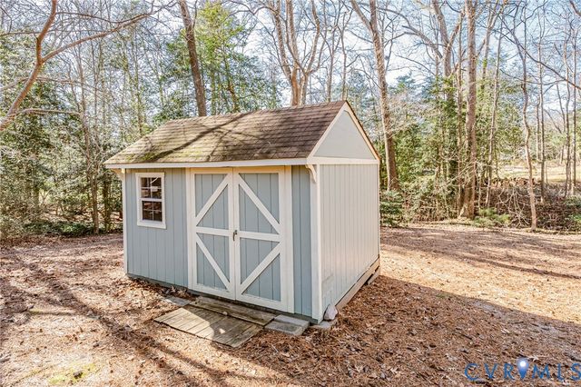 3419 S Hairpin Dr, Quinton, VA 23141