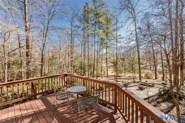 3419 S Hairpin Dr, Quinton, VA 23141