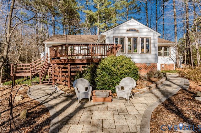 3419 S Hairpin Dr, Quinton, VA 23141