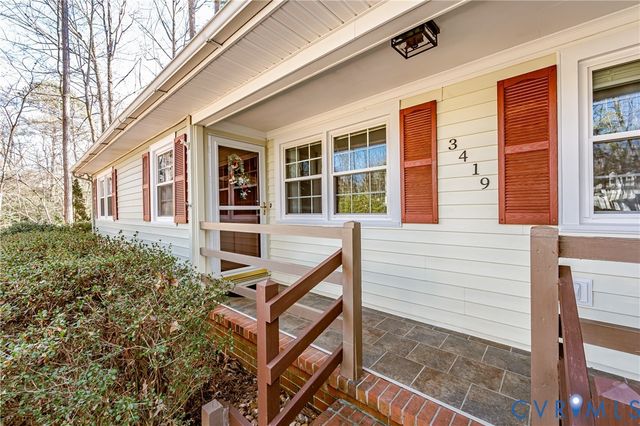 3419 S Hairpin Dr, Quinton, VA 23141