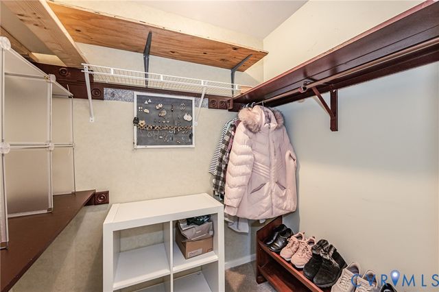 3419 S Hairpin Dr, Quinton, VA 23141