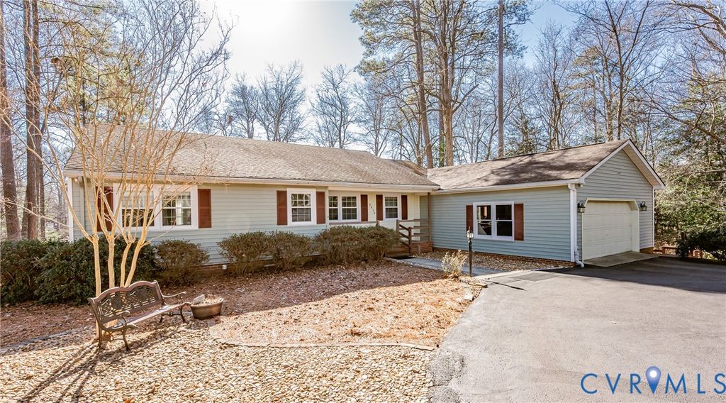 3419 S Hairpin Dr, Quinton, VA 23141