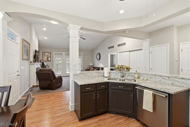 391 Stone Bridge Drive 34, Sagamore Hills, OH 44067