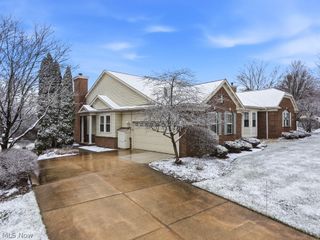 391 Stone Bridge Drive 34, Sagamore Hills, OH 44067
