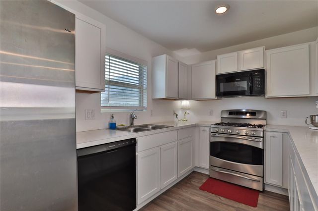 184 Kelly Street, Angleton, TX 77515