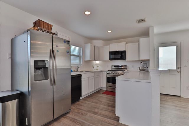 184 Kelly Street, Angleton, TX 77515