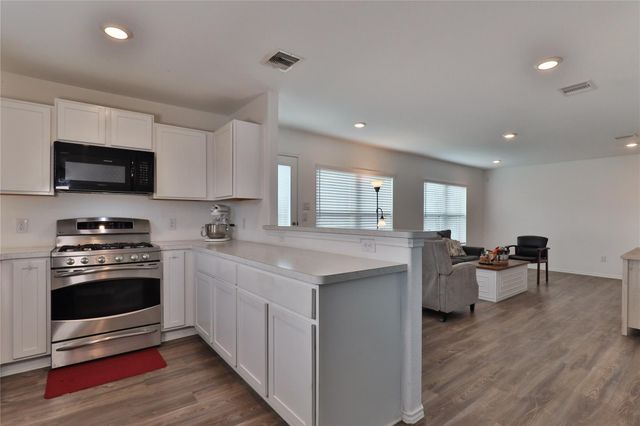 184 Kelly Street, Angleton, TX 77515