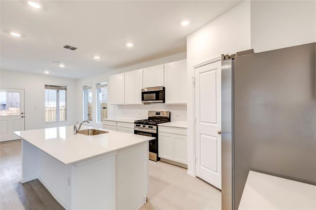 18010 Cedar Waxwing WAY 13, Pflugerville, TX 78660