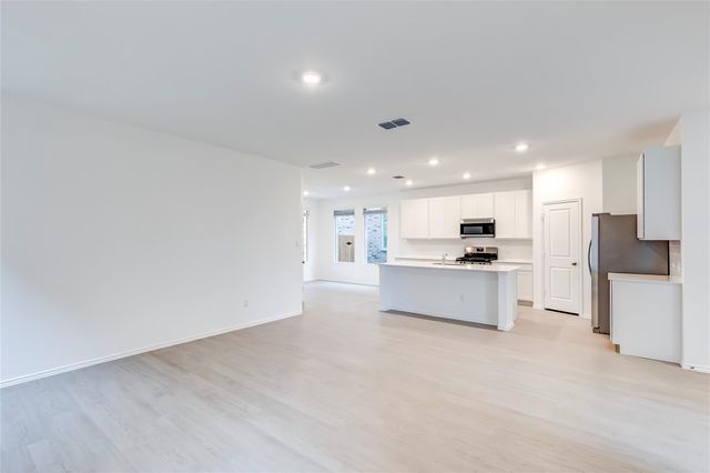 18010 Cedar Waxwing WAY 13, Pflugerville, TX 78660