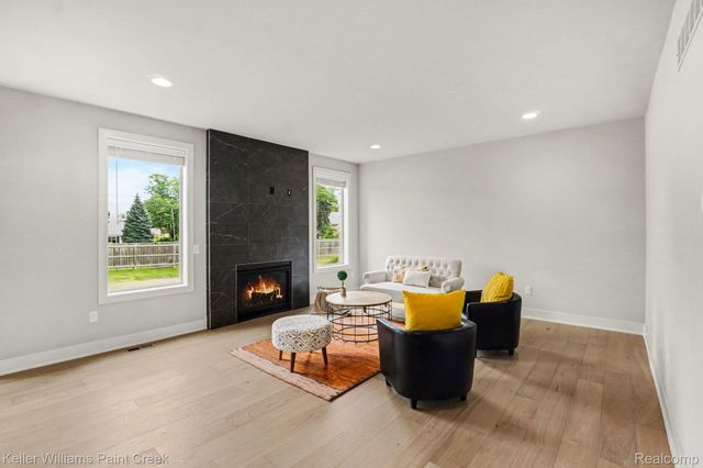 1976 Kohli Drive, Troy, MI 48083