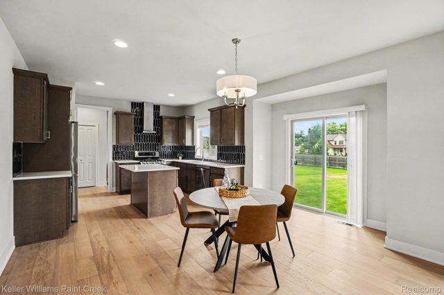 1976 Kohli Drive, Troy, MI 48083