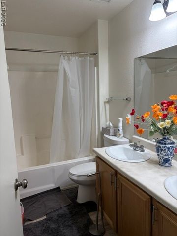 4909 Royal Lake Avenue, Las Vegas, NV 89131