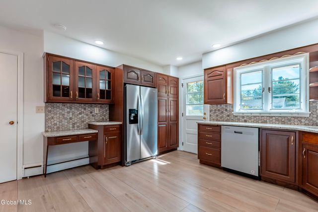 1258 Hawthorn Road, Niskayuna, NY 12309