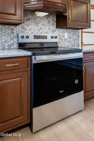 1258 Hawthorn Road, Niskayuna, NY 12309