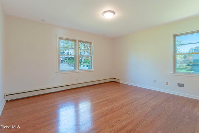 1258 Hawthorn Road, Niskayuna, NY 12309