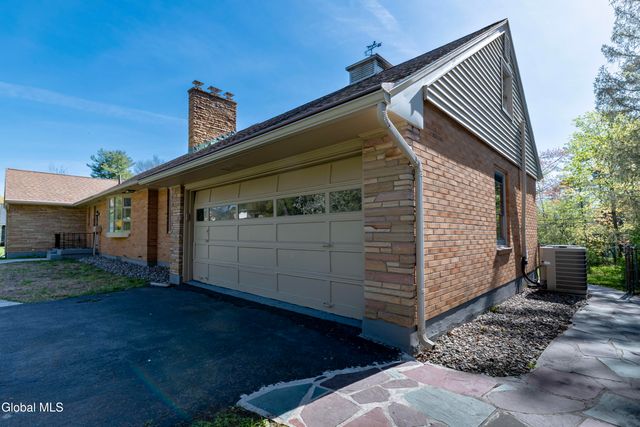 1258 Hawthorn Road, Niskayuna, NY 12309