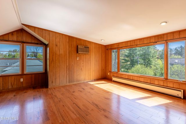 1258 Hawthorn Road, Niskayuna, NY 12309