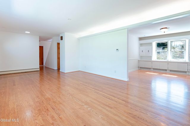 1258 Hawthorn Road, Niskayuna, NY 12309