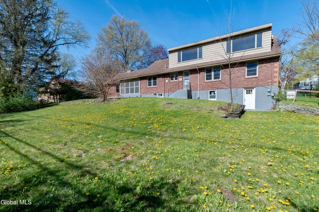 1258 Hawthorn Road, Niskayuna, NY 12309