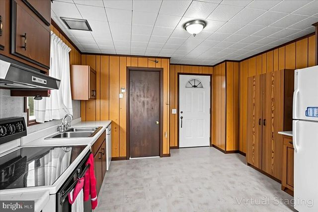 8157 SPRUCE DR, Harrisburg, PA 17111