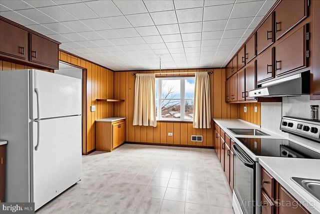 8157 SPRUCE DR, Harrisburg, PA 17111