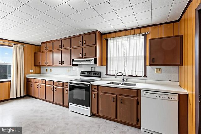 8157 SPRUCE DR, Harrisburg, PA 17111