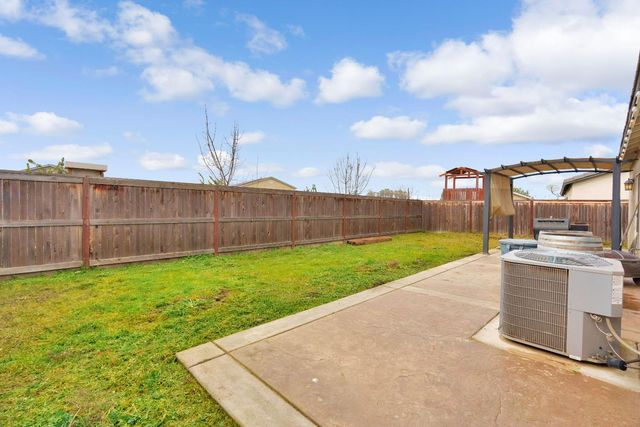 913 Harriett Avenue, Sanger, CA 93657