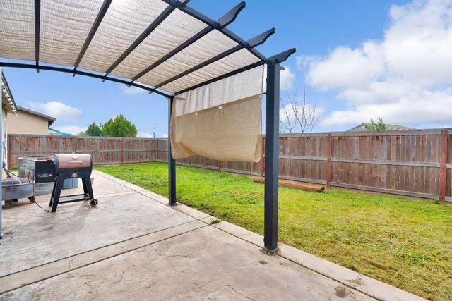 913 Harriett Avenue, Sanger, CA 93657