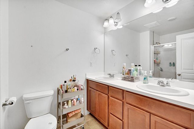 913 Harriett Avenue, Sanger, CA 93657