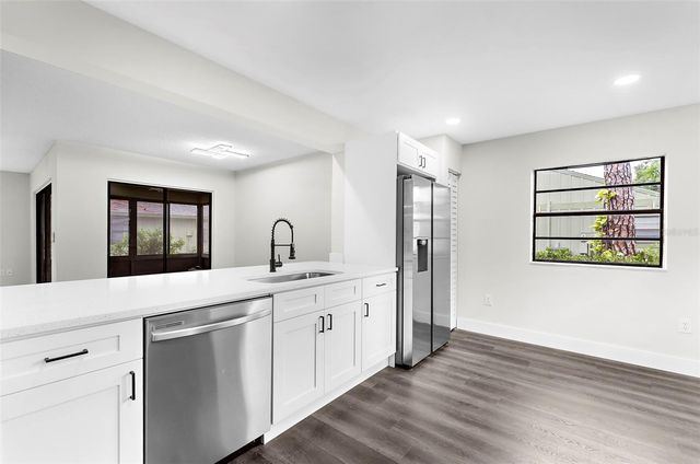 5014 BARRINGTON CIRCLE 2102, Sarasota, FL 34234