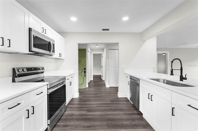 5014 BARRINGTON CIRCLE 2102, Sarasota, FL 34234