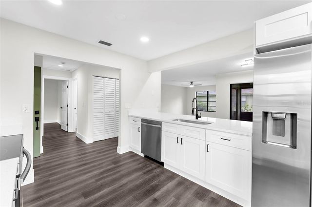 5014 BARRINGTON CIRCLE 2102, Sarasota, FL 34234