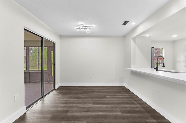 5014 BARRINGTON CIRCLE 2102, Sarasota, FL 34234