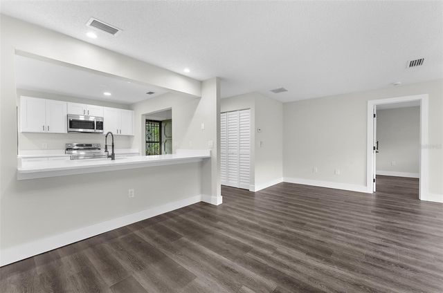 5014 BARRINGTON CIRCLE 2102, Sarasota, FL 34234