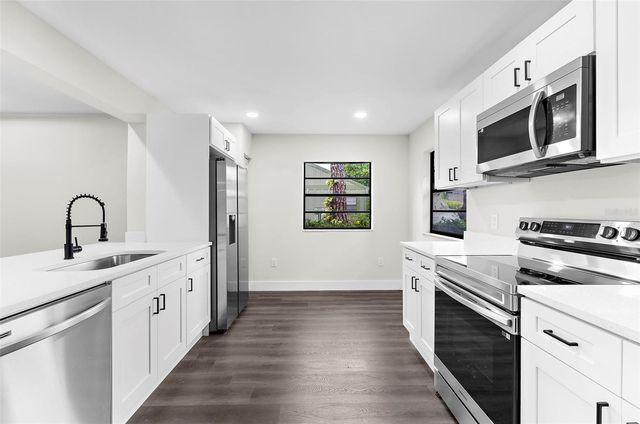 5014 BARRINGTON CIRCLE 2102, Sarasota, FL 34234