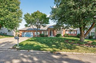 2980 Bent Tree Hills Drive, New Brighton, MN 55112
