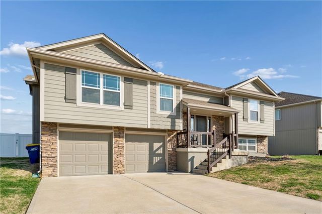 12204 E 214th Street, Peculiar, MO 64078