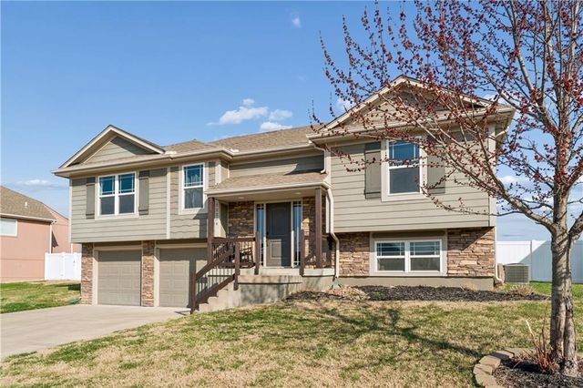 12204 E 214th Street, Peculiar, MO 64078