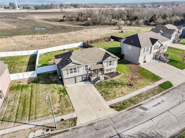 12204 E 214th Street, Peculiar, MO 64078