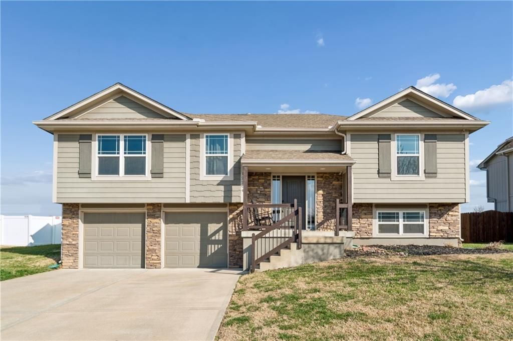 12204 E 214th Street, Peculiar, MO 64078