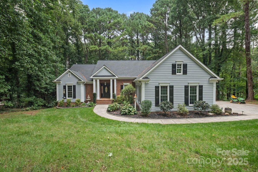 110 N Shore Drive, Mooresville, NC 28117