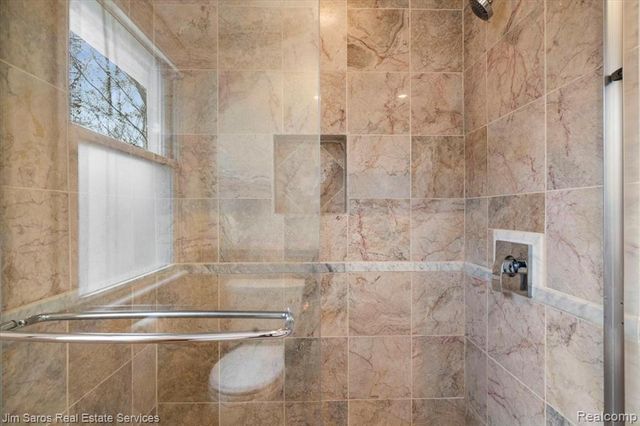 463 Elizabeth Court, Grosse Pointe Farms, MI 48236