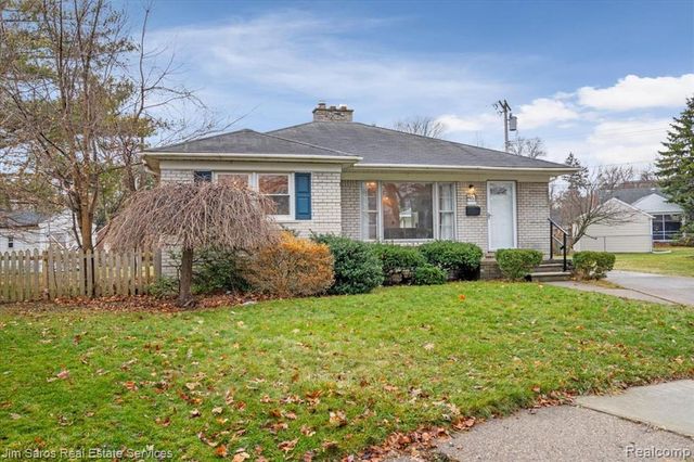 463 Elizabeth Court, Grosse Pointe Farms, MI 48236