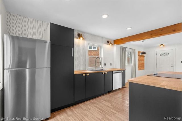 463 Elizabeth Court, Grosse Pointe Farms, MI 48236