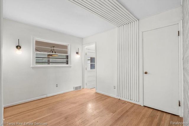 463 Elizabeth Court, Grosse Pointe Farms, MI 48236