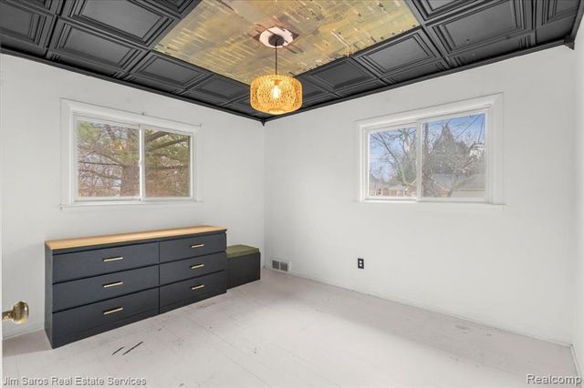 463 Elizabeth Court, Grosse Pointe Farms, MI 48236