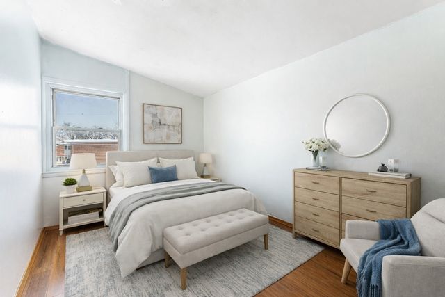 1370 Fargo Avenue E, Des Plaines, IL 60018