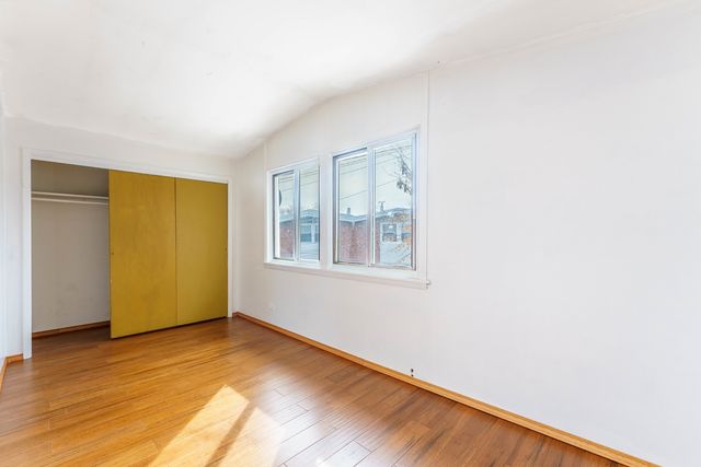 1370 Fargo Avenue E, Des Plaines, IL 60018