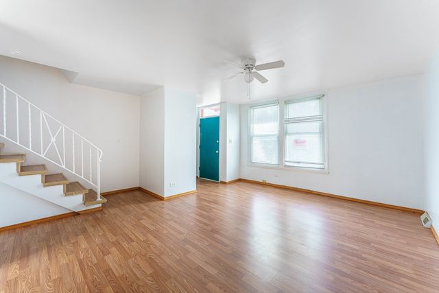 1370 Fargo Avenue E, Des Plaines, IL 60018